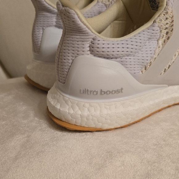 Adidas Women's White Sneakers NWOT - Picture 5 of 11